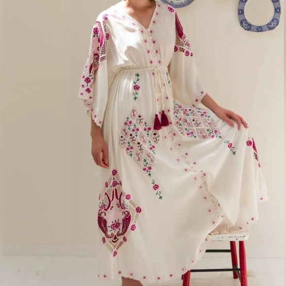Star
Boho Kimono Embroidered
Eyelet Floral Filigree Magic Maxi Gown
$198 $459 - Picture 2 of 8